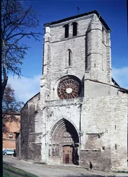 Westfassade der Kirche San Esteban, erbaut 1280-1350